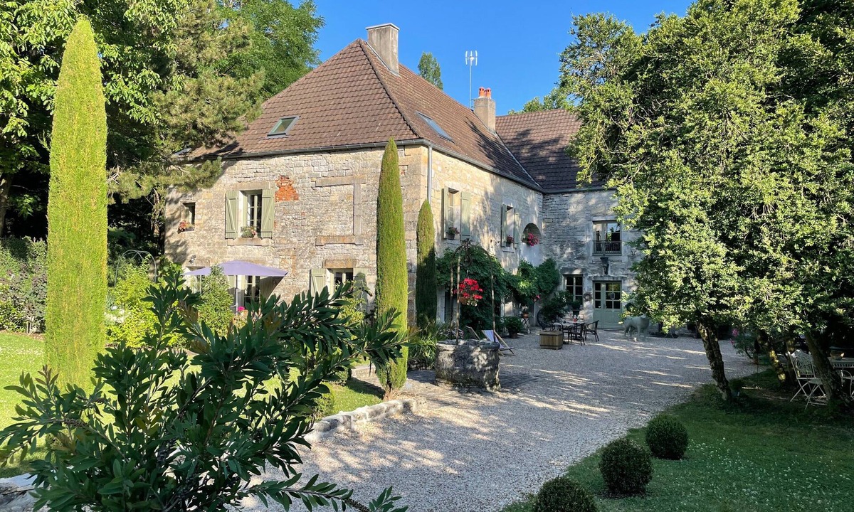Curtil-Vergy House | Country House “L’Instant Feutré” with Private Terrace, Garden, and Wi-Fi