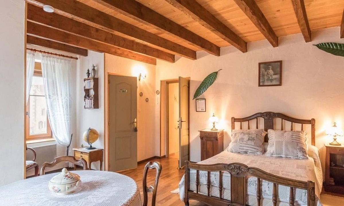 Francalmont Cottage | Country house near Luxeuil-Les-Bains with WiFi and orchard