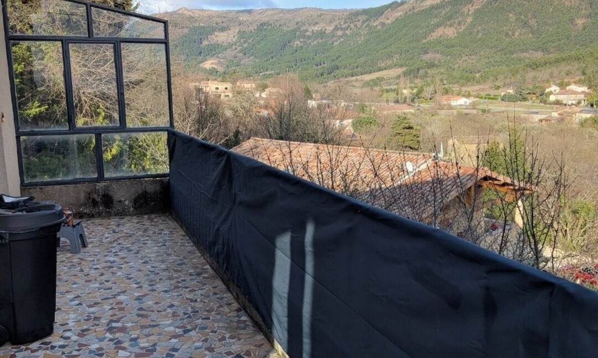 Vesseaux House | Country house with beautiful mountain views. Close to walks and river.