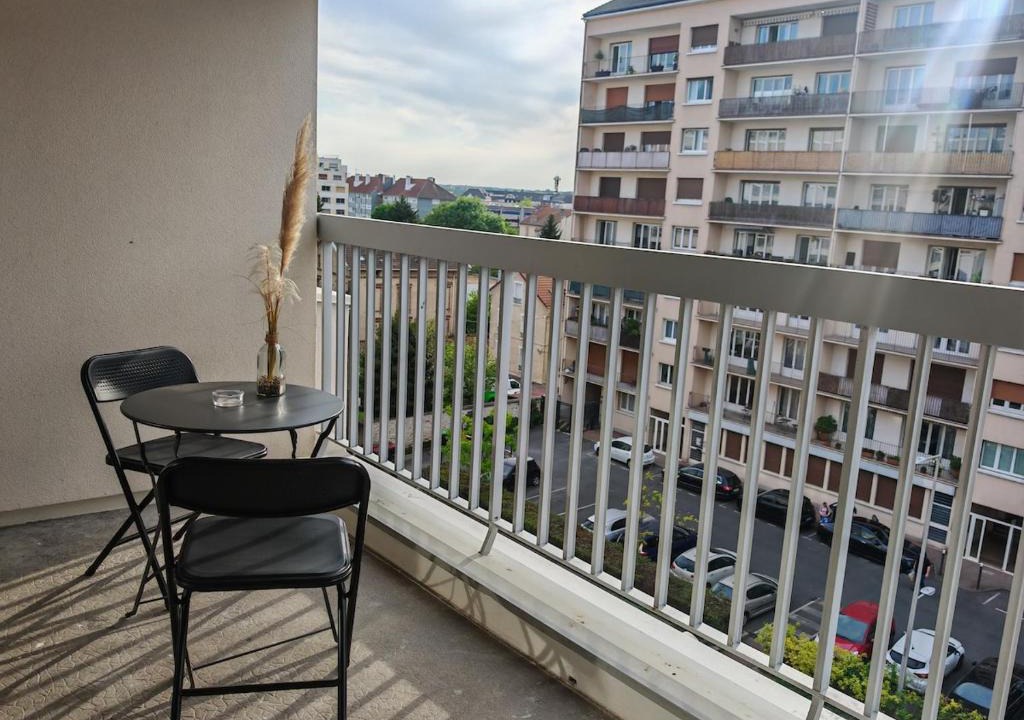 Juvisy-sur-Orge Apartment | Cozy 1-bedroom apartment with balcony & parking, 5 minutes from the train station, near Paris