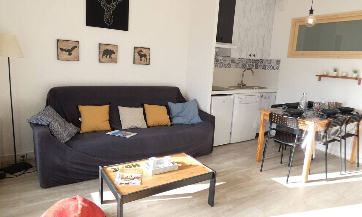 Pla d'Adet Apartment | Cozy 2-Room Apartment for 6, Near Slopes, South-Facing Balcony, Parking, No Pets