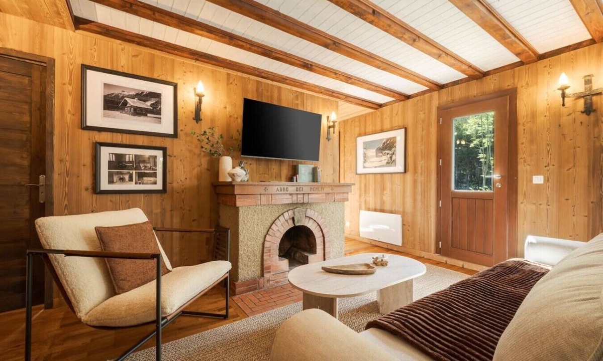 Les Tines House | Cozy Chalet | Sleeps 6 | Quiet | Terrace & BBQ