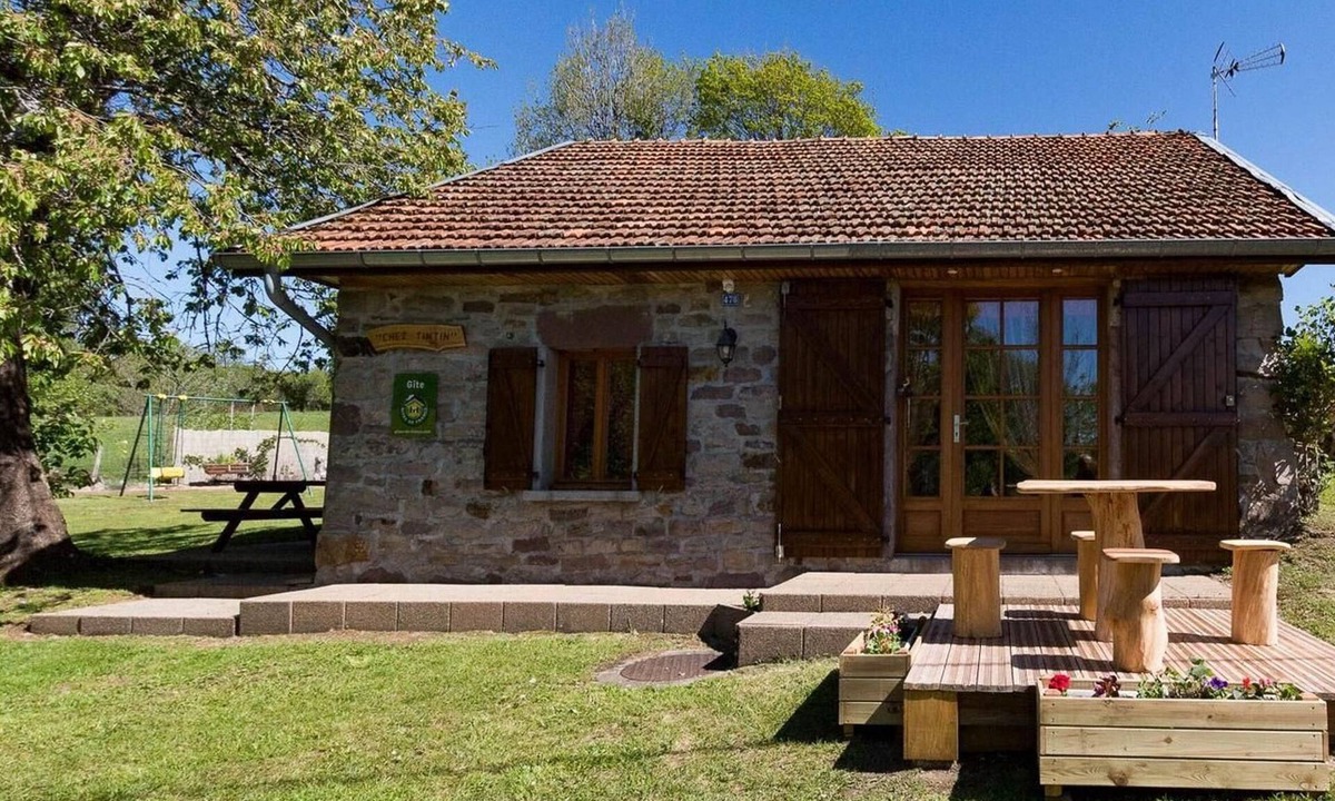 Saint-Bresson Cottage | Cozy cottage in the Vosges with fireplace and garden