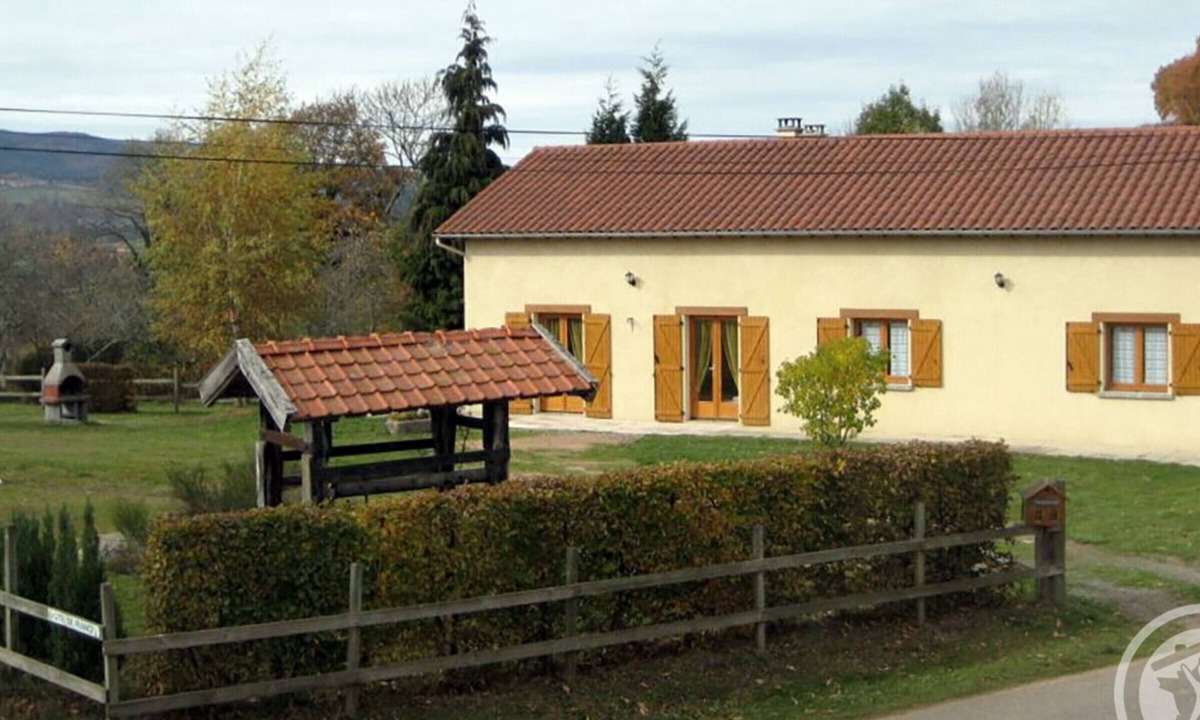 La Tuiliere Cottage | Cozy rental with garden, fireplace, and pet-friendly near Roanne