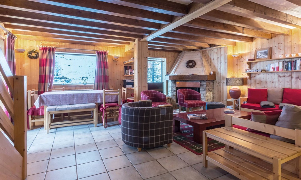 Val-d'Isere Ski Chalet | Cozy rustic chalet with fireplace in Val-d'Isère