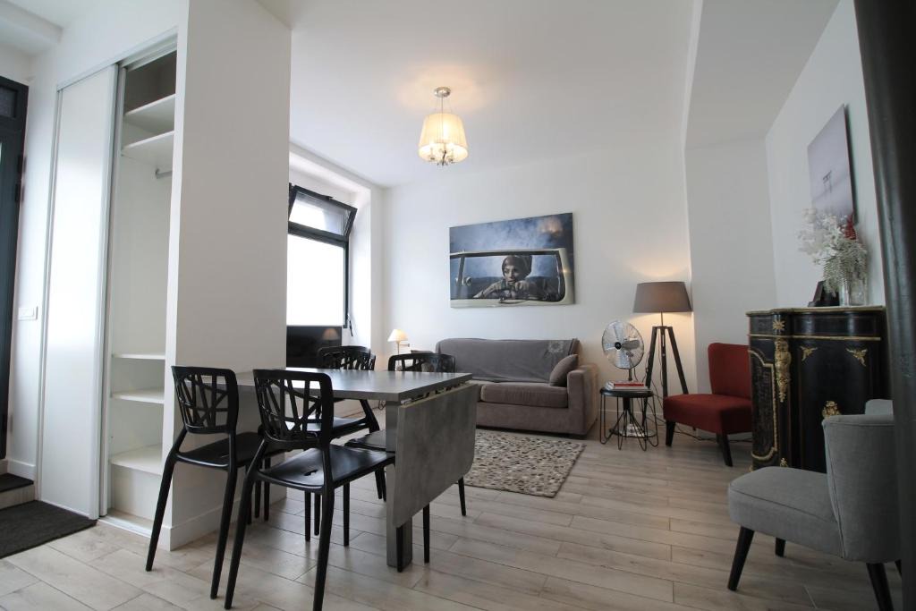 Quartier de la Maison-Blanche Apartment | Cozy Select