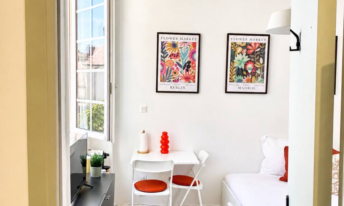 Decre-Cathedrale Apartment | Cozy Studio in the Heart of Nantes | Everything Within Walking Distance | Train Station 5 Minutes Away