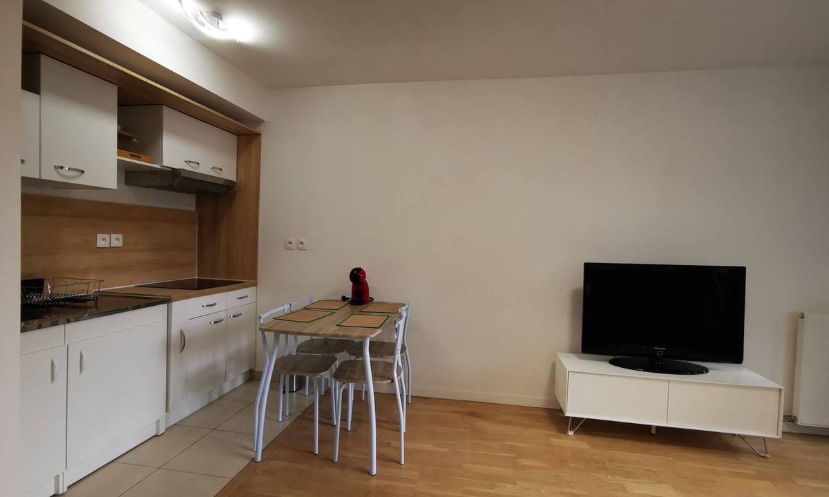 Buttes-Halage Apartment | Créteil, comfortable apartment 700m from the metro. Private parking lot