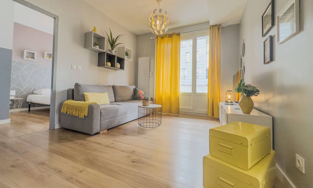 Quartier Hyper-Centre Apartment | #D6 | Hello Sunshine ☀️| T3 Sleeps 6 | Caserne de Bonne