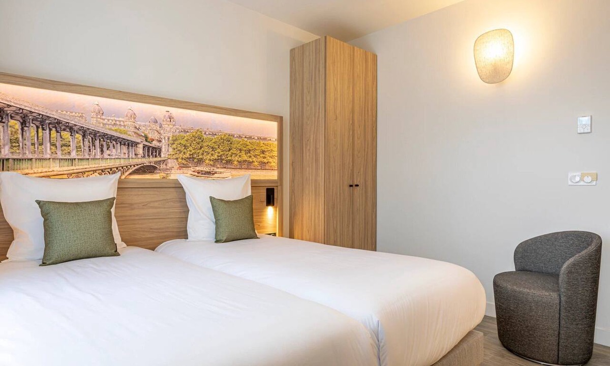 Republique–Point-du-Jour Hotel | Dantan Hotel