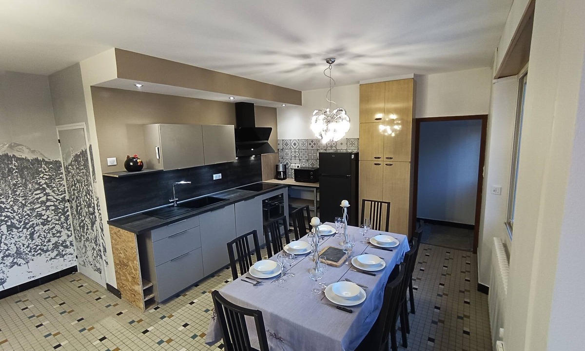 Andelat House | Detached house in the countryside. Pets allowed