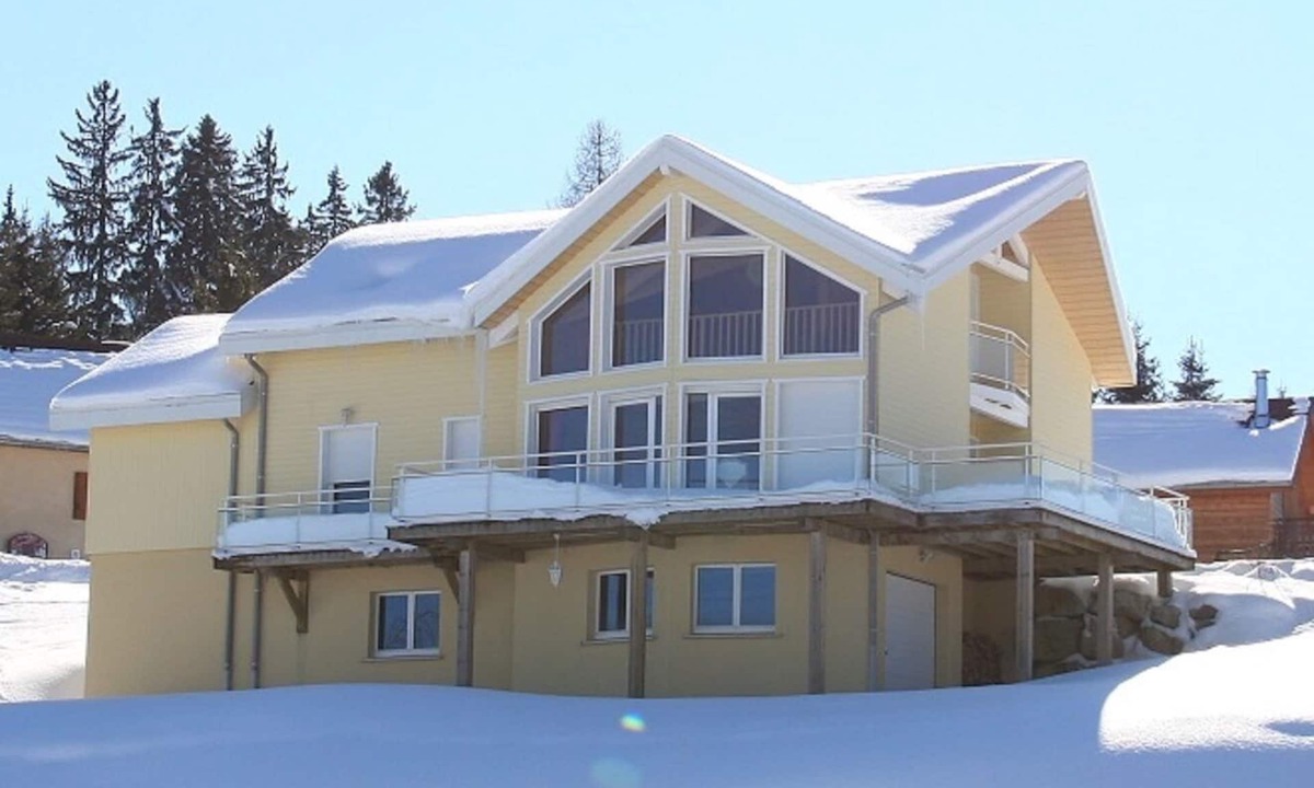 Premanon House | Detached house with unobstructed view of Les Rousses.