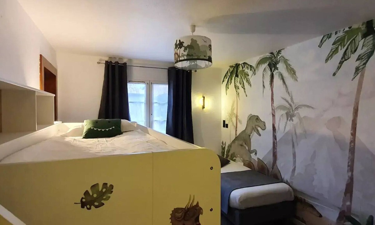 Arbigny House | Dino Suite (sleeps 5)
