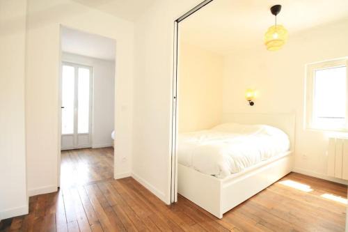 Arcueil Villa | Disponible - Maison Entière Rénovée - Matelas Emma - RERB, 5mn Paris - Parking Rue Gratuit - Matelas Emma - 6 pers - 2 Terrasses