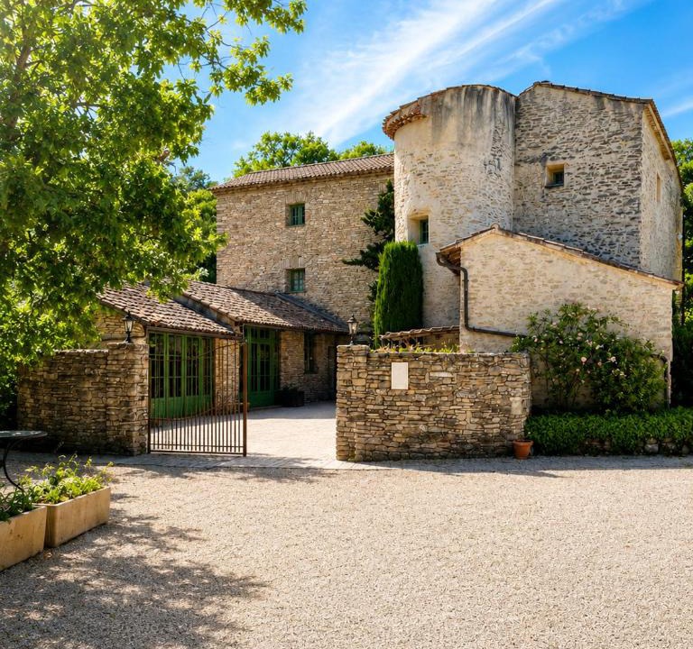 La Roque-sur-Pernes Hotel | Domaine de la Grange Neuve