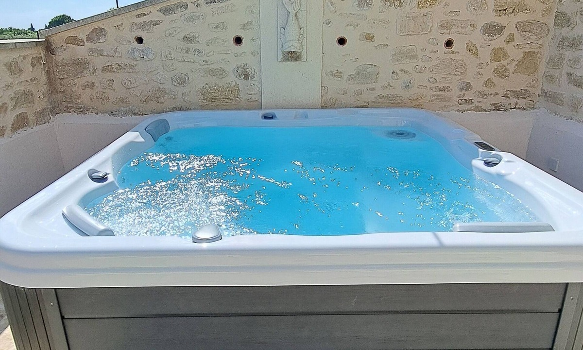 Caromb House | Domaine des Preyauts, the entire estate, jacuzzi and heated swimming pool