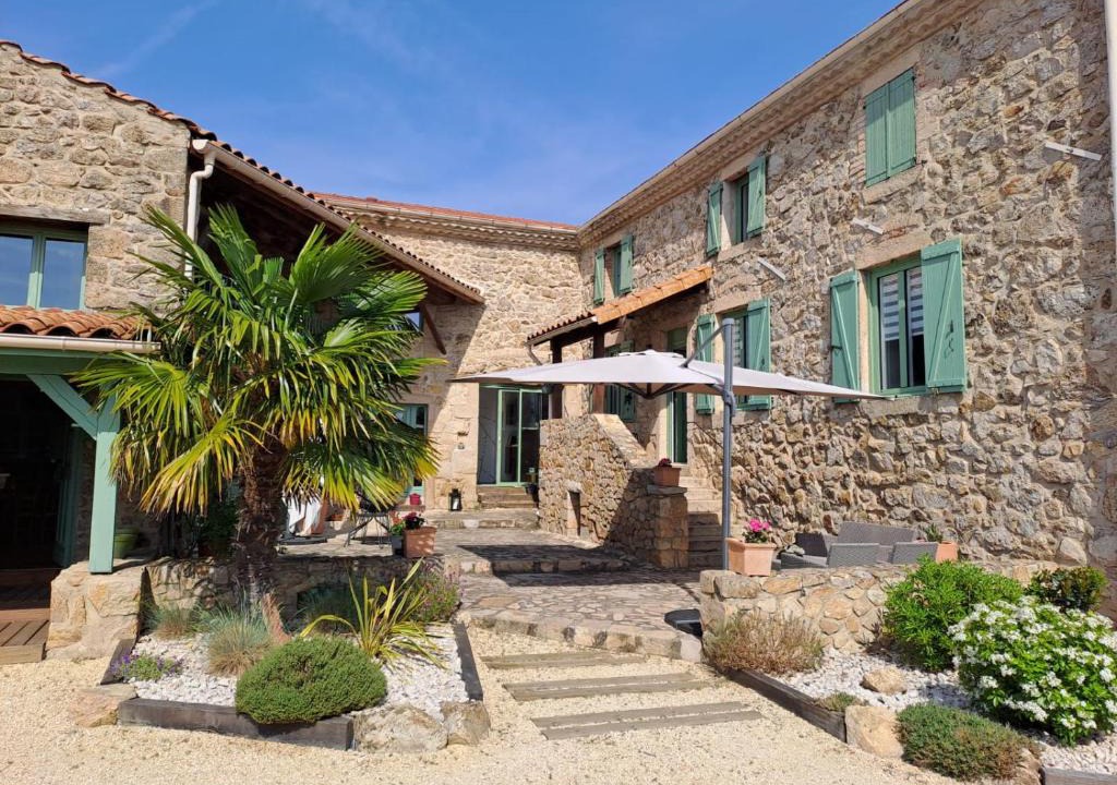 Malleval Bed & Breakfast | Domaine Saint Claude - Chambres d'hôtes de charme