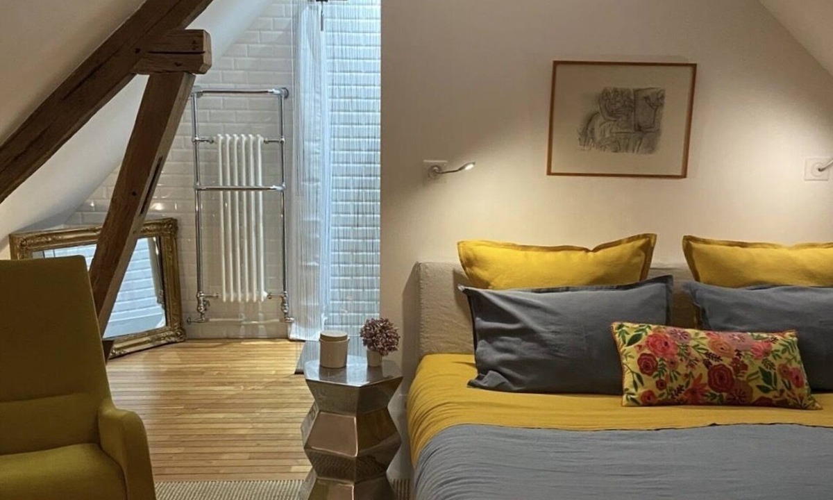 Bois-Sainte-Marie House | Double room-Modern-Ensuite with Bath-Maison d'invités