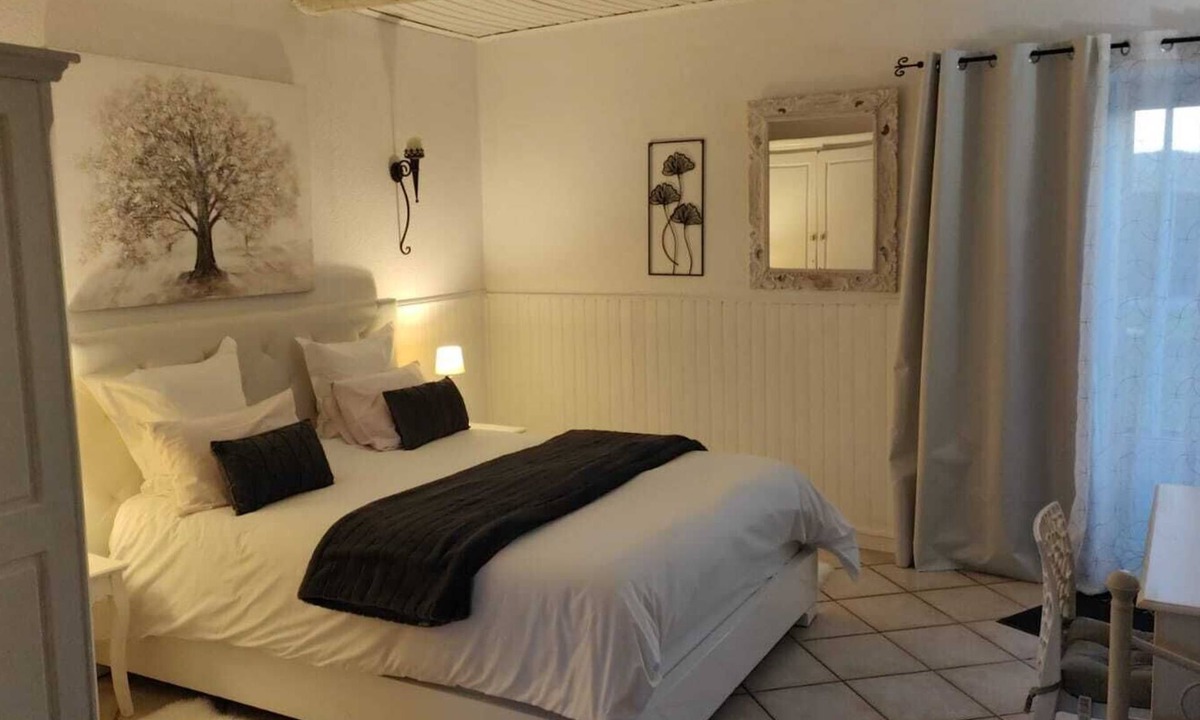 Crest Bed & Breakfast | Double room with garden terrace