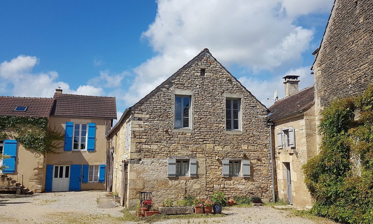 Coutarnoux House | Double rural gîte with swimming pool
