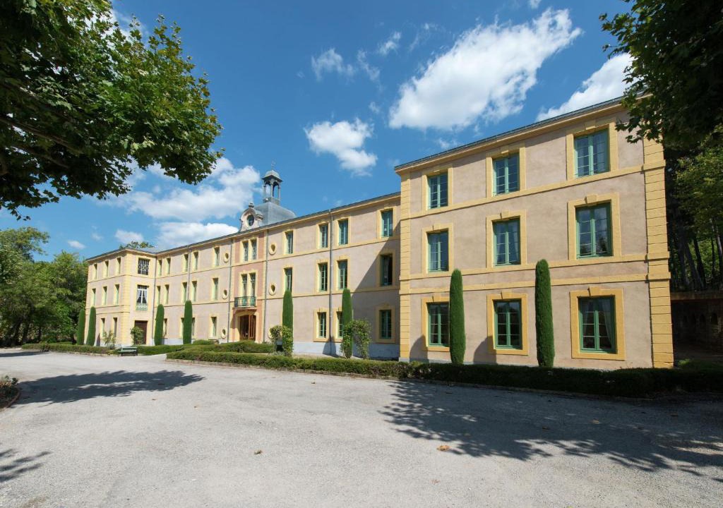 Montbrun-les-Bains Apartment | Dreamy Apartment in South of France with Swimming Pool