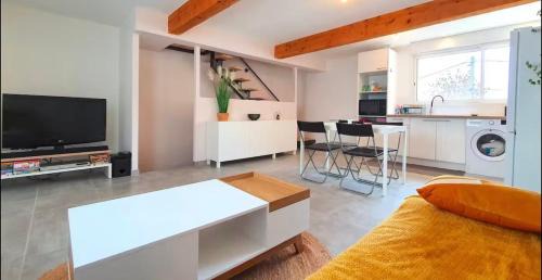 Savasse Apartment | Duplex à la campagne et coin jardin