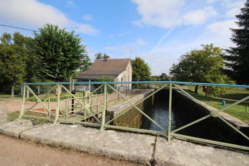 Chatillon en Bazois House | Ecluse Mingot