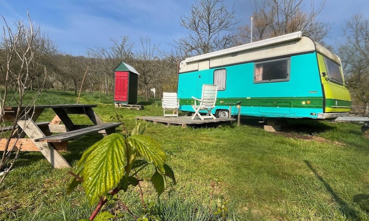 Hagneville-et-Roncourt House | Eighties caravan in the wilderness. Rest guaranteed!