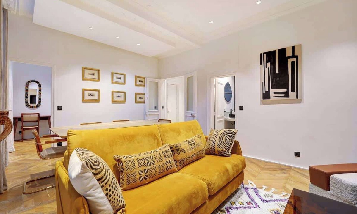 Quartier de la Porte-Saint-Denis Apartment | ELEGANT 3BR APARTMENT WITH ENSUITE BATHS NEAR CANAL SAINT-MARTIN