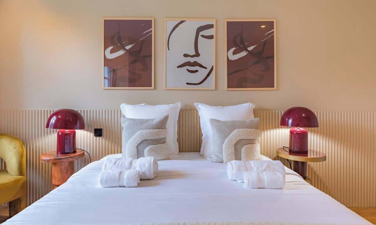 Arsenal Apartment | Elegant bright and air-conditioned 2 Bedroom apartment in Bastille