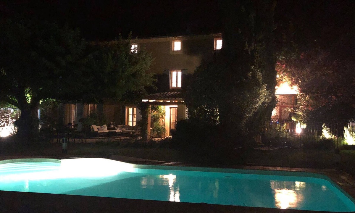 Aubignan House | Elegant Provencal farmhouse with heated swimming pool, rated 5-star Meublé de Tourisme