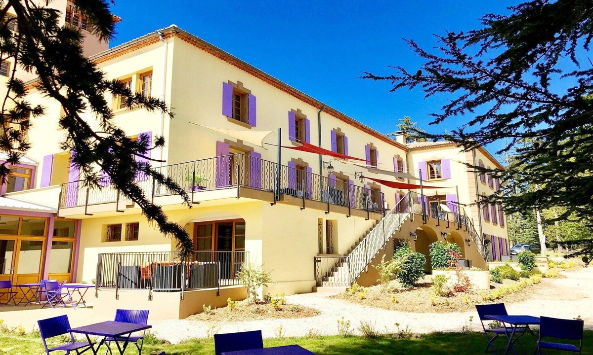 Ferrassieres Apartment | Elegant Stay at Château Spa