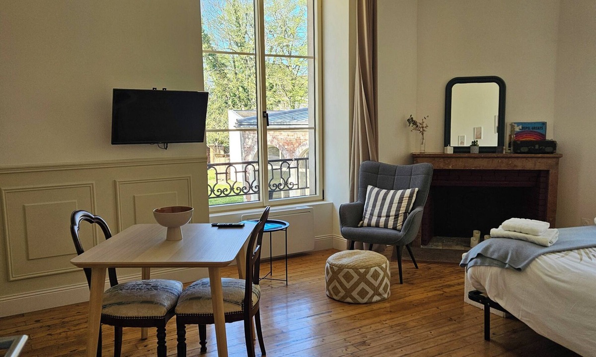 Mont-sous-Vaudrey Apartment | Elegant suite at Château Grévy - Charm & calm
