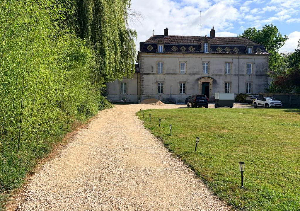 Marliens House | Entire Apartment in an 18th-Century Castle with Private Garden