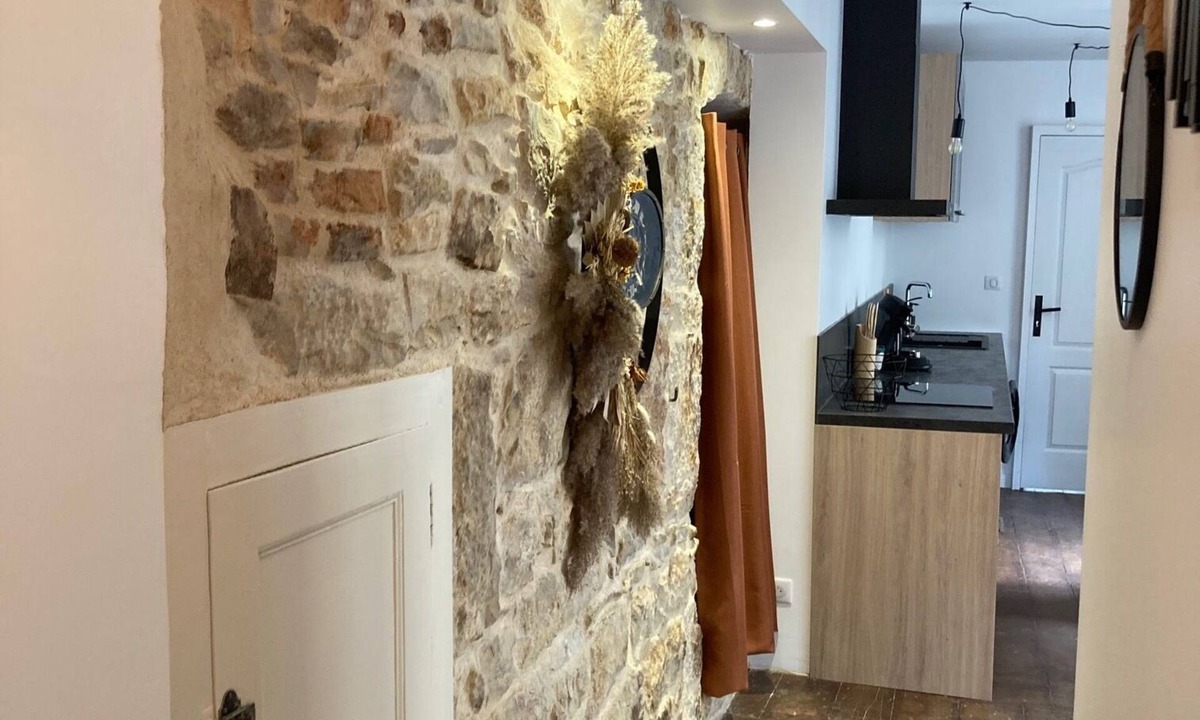 Saint-Amour Apartment | Entire apartment non-smoking. Pets allowed.