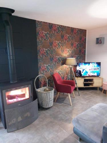 Baresia-sur-l'Ain House | Entre Lacs Et Montagnes , Maison 3 chambres, terrain, lits préparés, parking et ménage inclus, accès autonome possible à toute heure