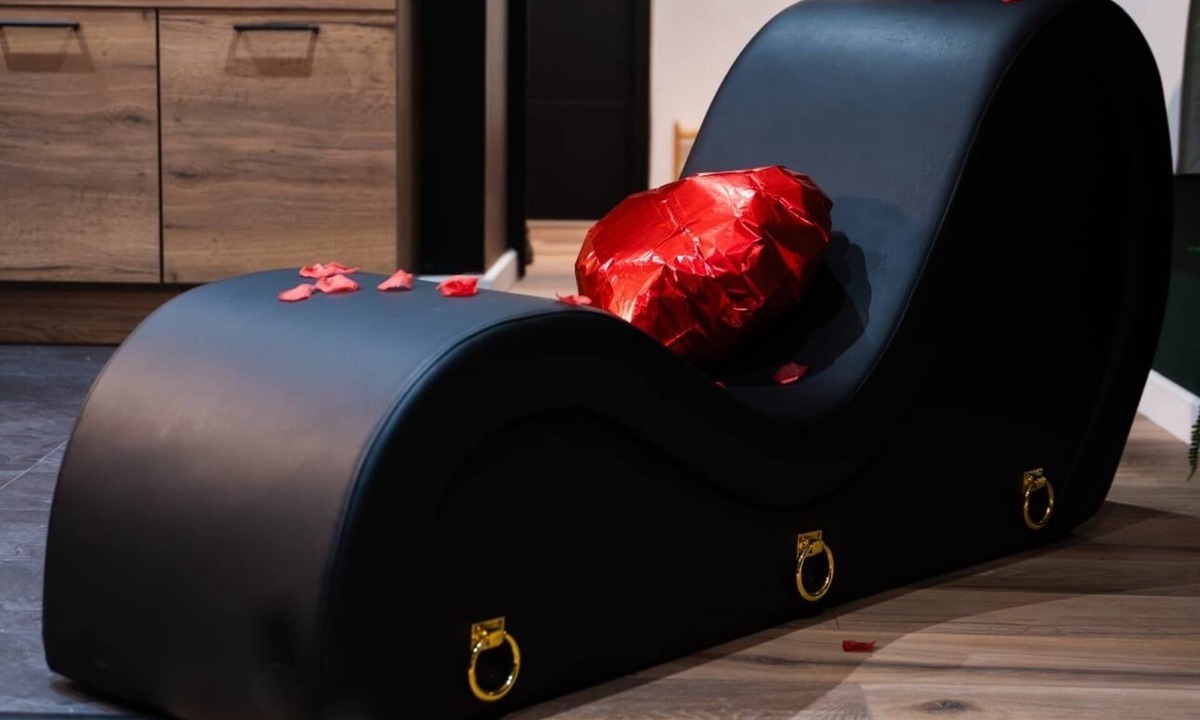 Nozeroy Apartment | Escapade amoureuse - Love Room with private Jacuzzi