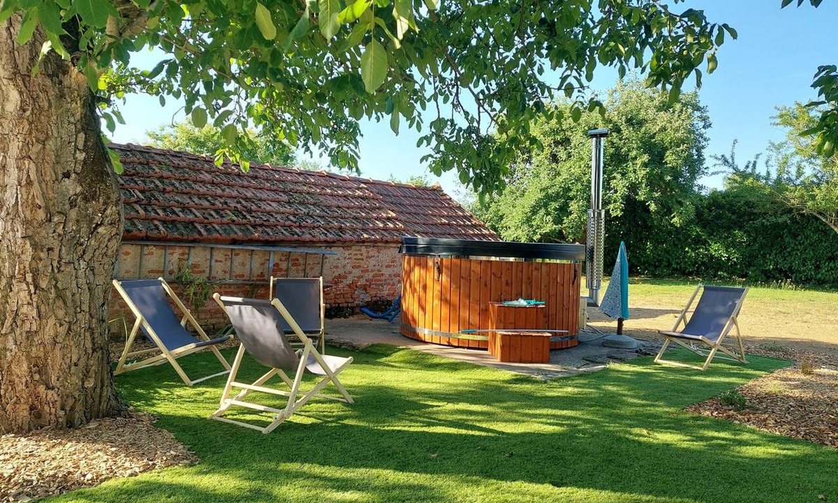Saint-Gervais-en-Valliere House | Family home with a Nordic hot tub, 15 minutes from Beaune