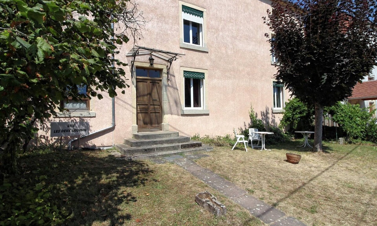 Anchenoncourt-et-Chazel Cottage | Family cottage for 6 with game room and private parking