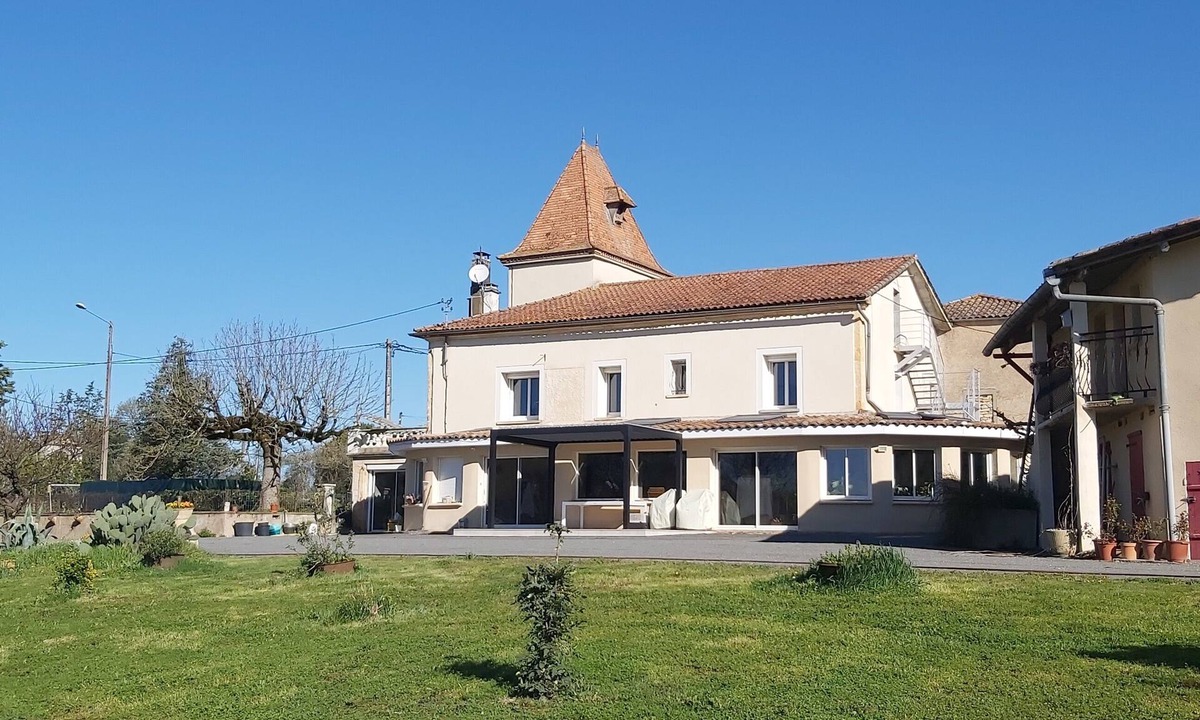Saint-Antonin Noble Val House | Family relaxation in the countryside" The pigeon house and its lake". Varied activities!