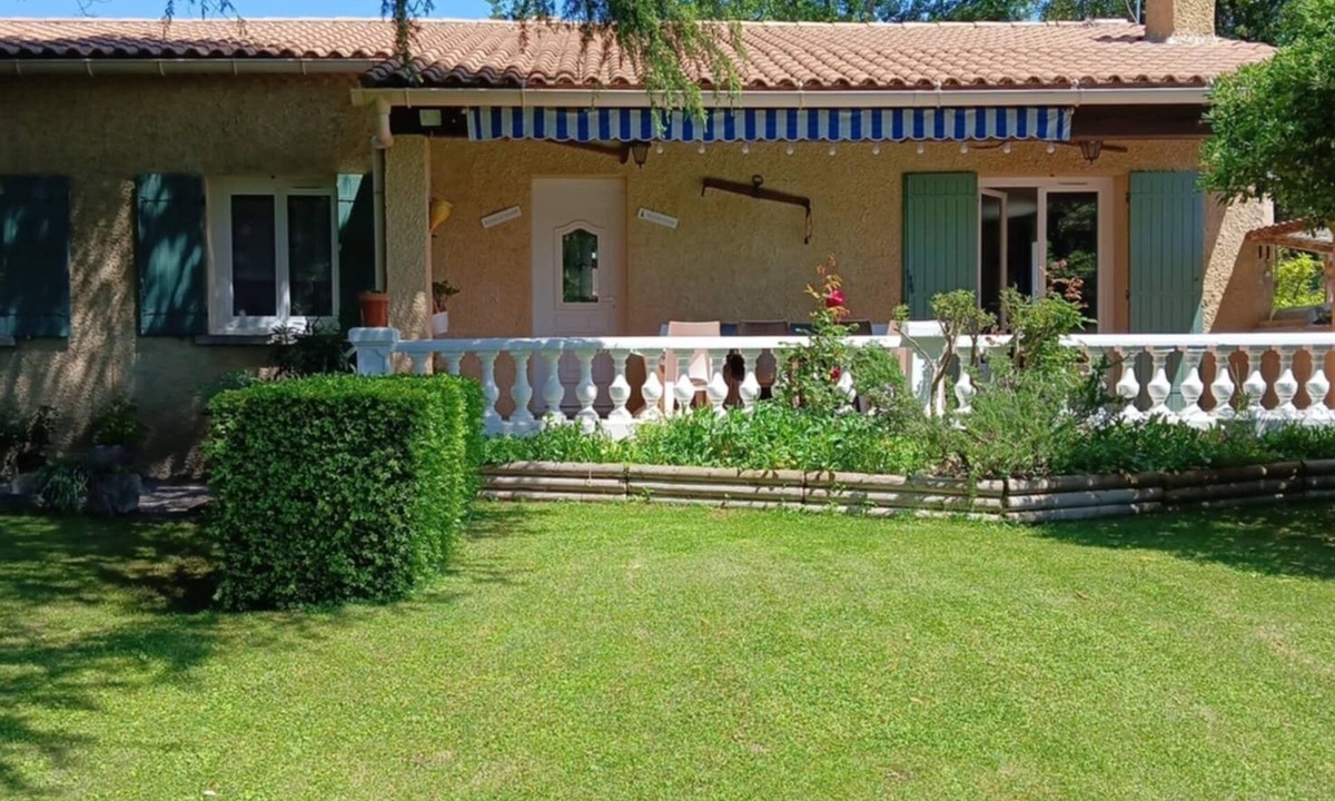 Saint-Didier Villa | Family villa with private pool and air conditioning in a Provencal village in Vaucluse