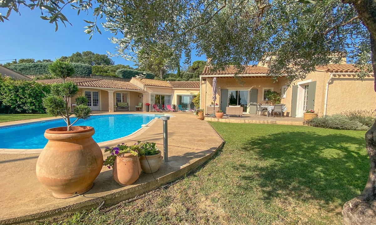 Rochegude Villa | Family villa with swimming pool and garden in Drôme Provençale