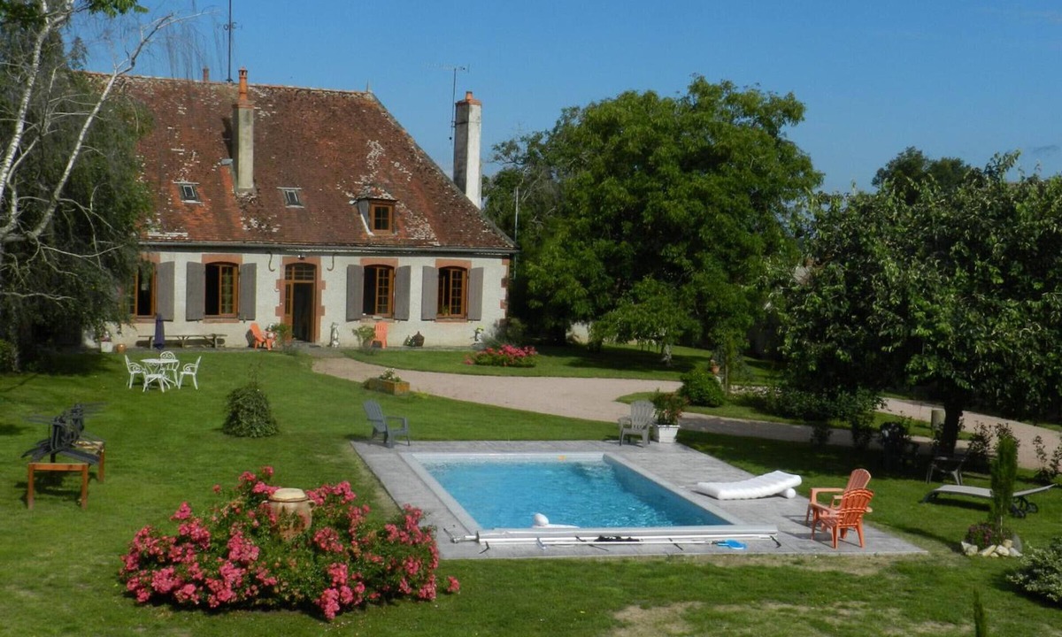 Mercy Cottage | Farmhouse with pool, pets allowed in Sologne Bourbonnaise