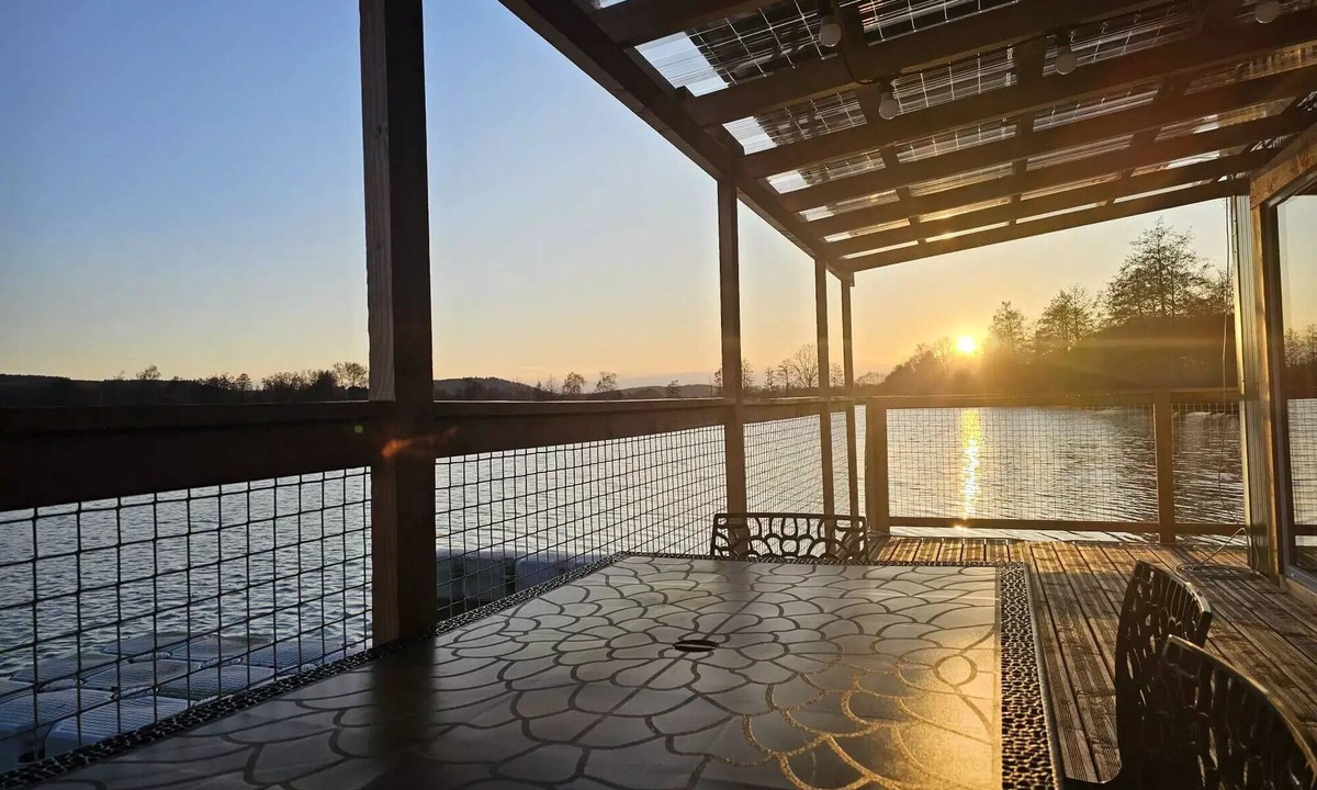 Champagney Cabin | Floating Cabin - 2 Bedrooms, Sleeps 4
