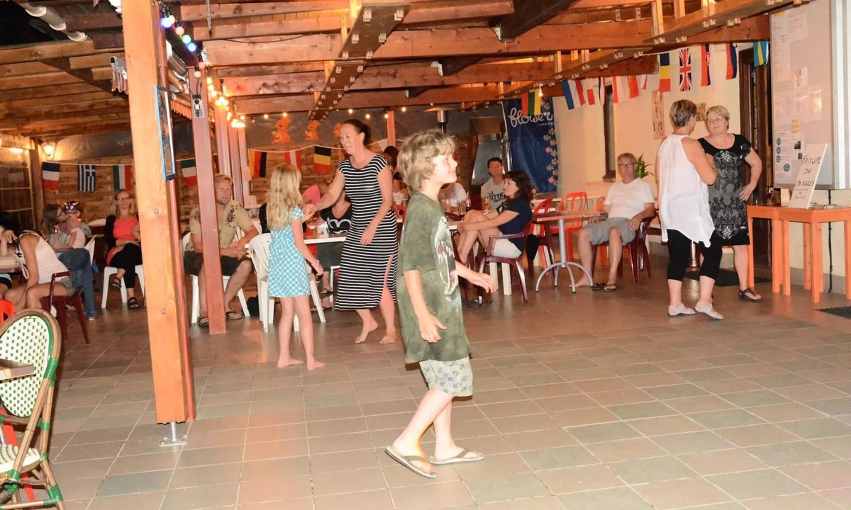Montbarrey House | Flower Camping Les 3 Bear * - Lodge Freeflower Standard 37m2 (2 bedrooms) - Covered terrace 5 people