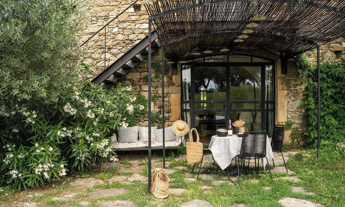 Puy-Saint-Martin House | Former sheepfold with natural shared pool in Drôme