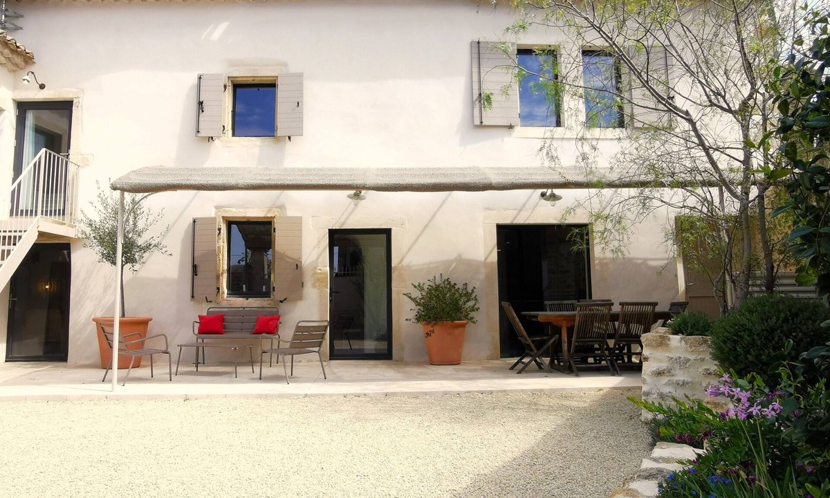 Grignan House | Former sheepfold with pond in Drôme Provençale