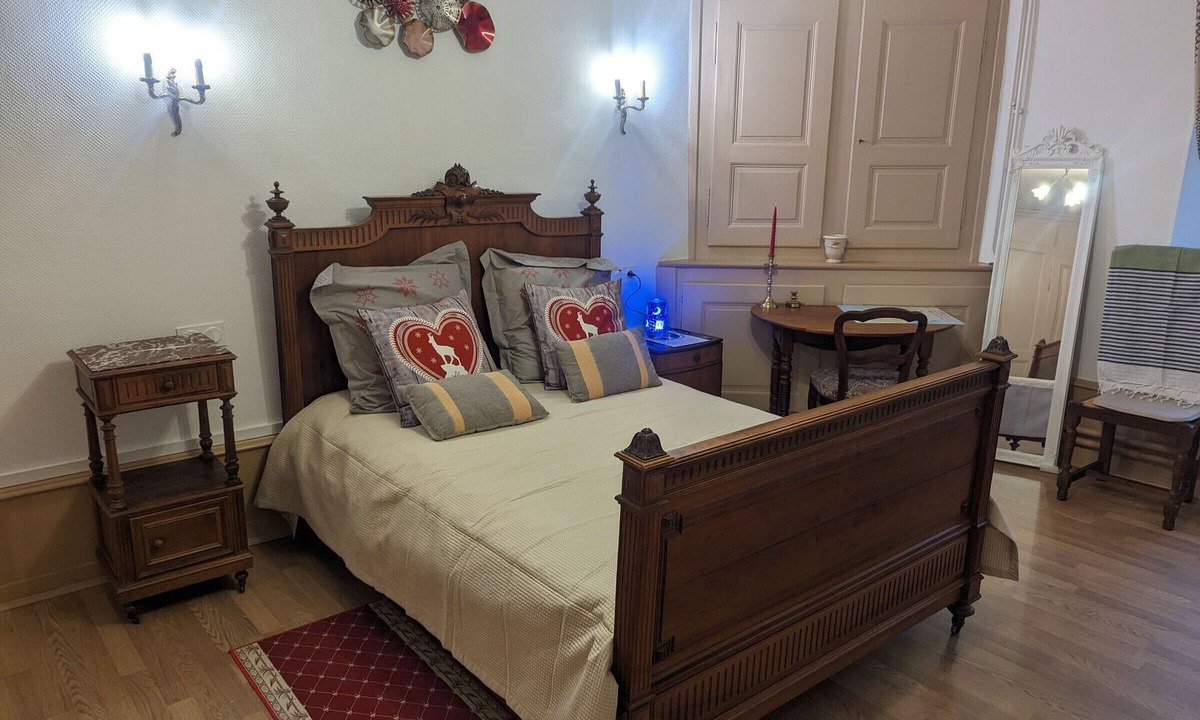 Bourmont Cottage | Countryside Retreat: Forest Trails, Spa, Family & Friends Getaway