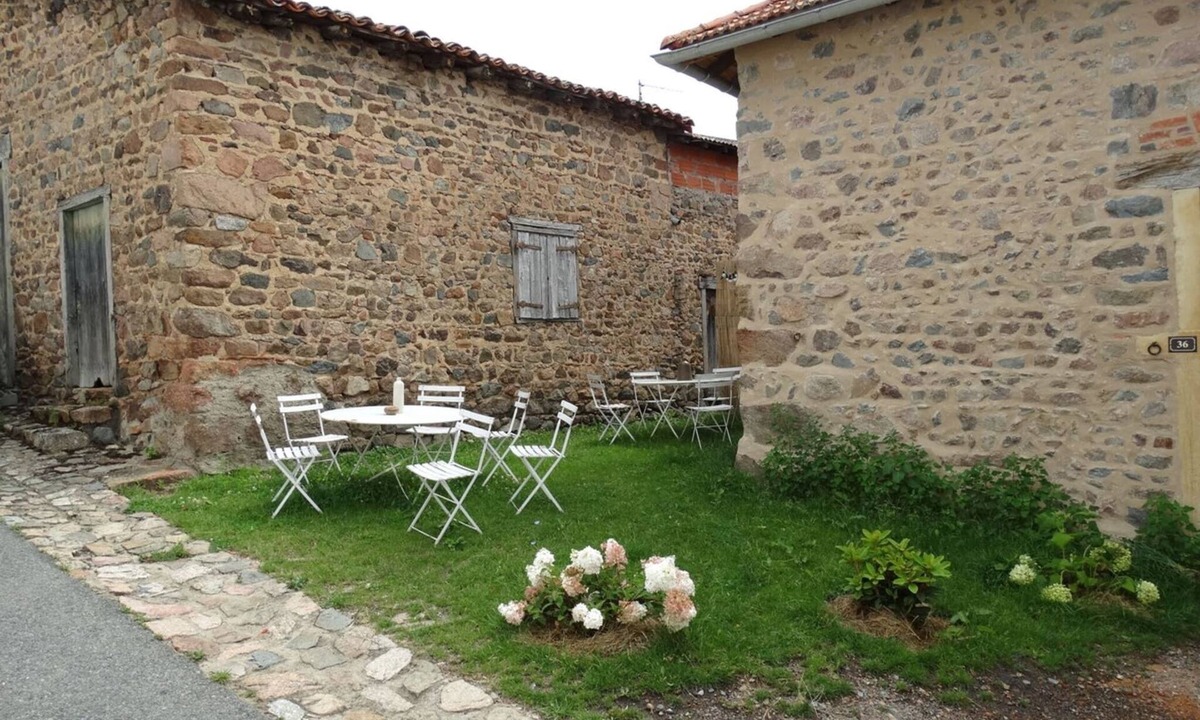 Saint-Jean-Saint-Maurice-sur-Loire Cottage | La Grande Maison des Pittoresques - Family gîte for 8 to 10 people