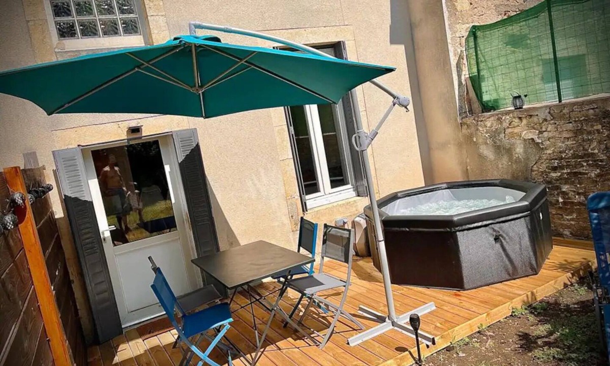 Scey-sur-Saone-et-Saint-Albin Apartment | Superbe Appartement Avec Jardin ET Jacuzzi
